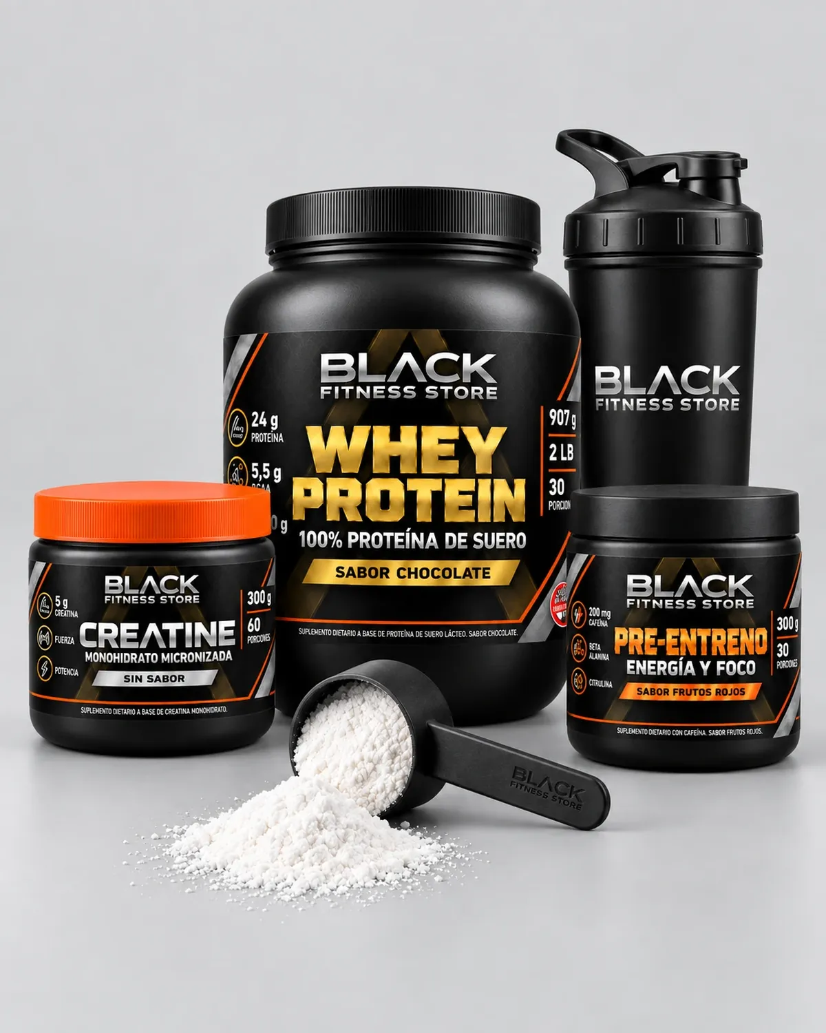 Whey Protein, Creatine y Pre-Entreno de Black Fitness Store junto a un shaker de la marca y una medida con proteína